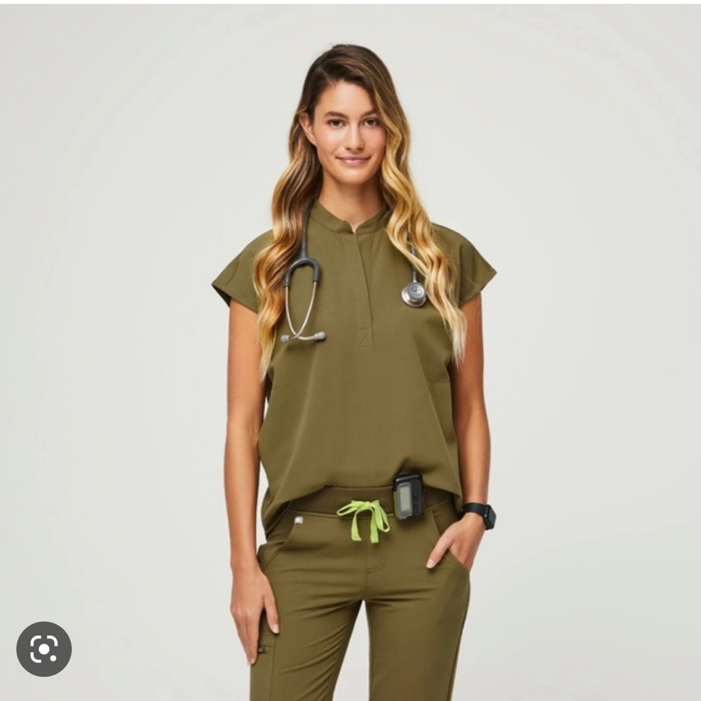 women's Martini Olive Rafaela™ - Oversized Scrub Top - S / Martini Olive
